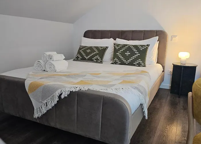 A Proa Do Moliceiro Canal - Salty Lagoon Views